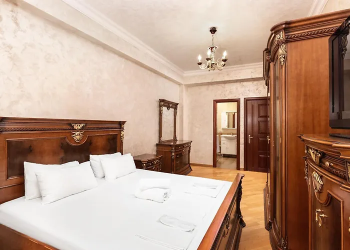Downtown Yerevan Grand Stay - 3 Bedrooms & 2 Bathrooms,200 Sqm