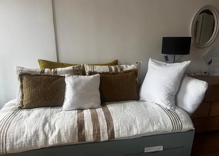 Paris Rooftop Views Cosy Separate Living Stay