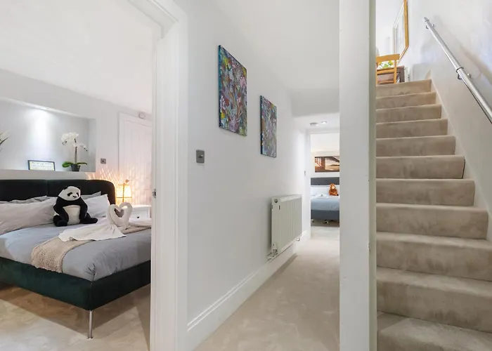 New! Warm Central 3-Bed With Garden - 5 Mins Kensington Westfield London