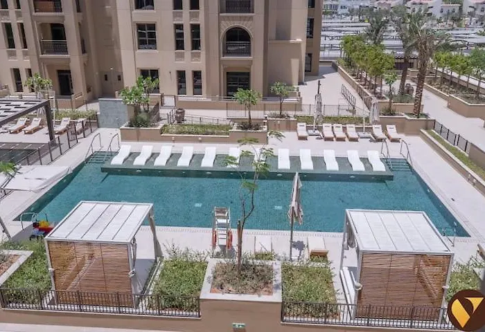 Vogue Vacation Homes, Madinat Jumeirah Living Jadeel Near Burj Alarab, Two-Bedroom Apartment With Large Balcony And Pool View, Access To All Amenities Dubai