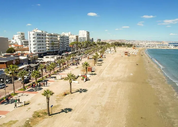 Anteia'S Seaview Suite Just Steps From Finikoudes Beach Larnaca