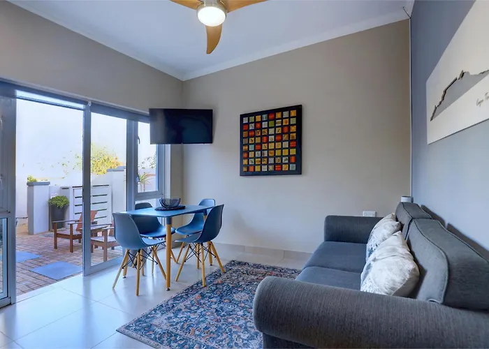 Albatross @ Kingswood Apartment George