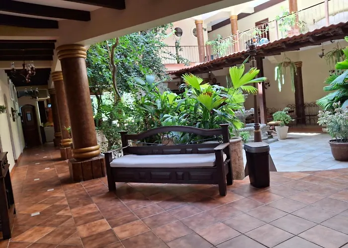 Hotel Quinta Maya Flores
