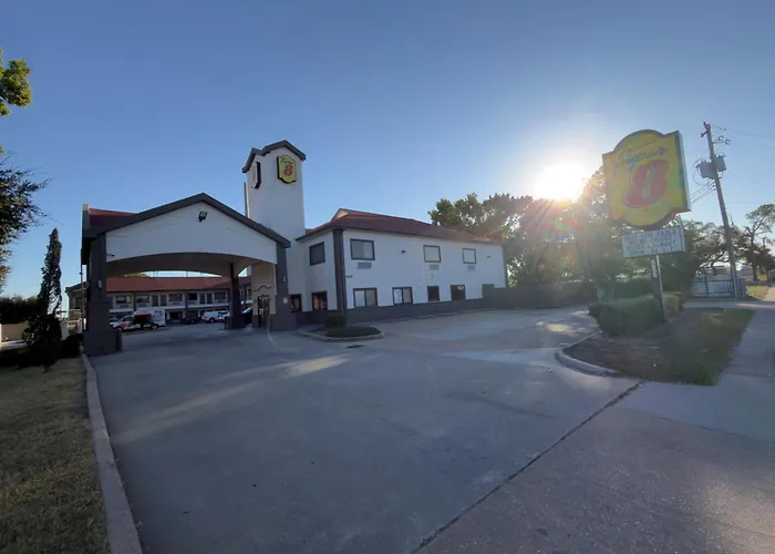 Super 8 By Wyndham Houston/Brookhollow Nw