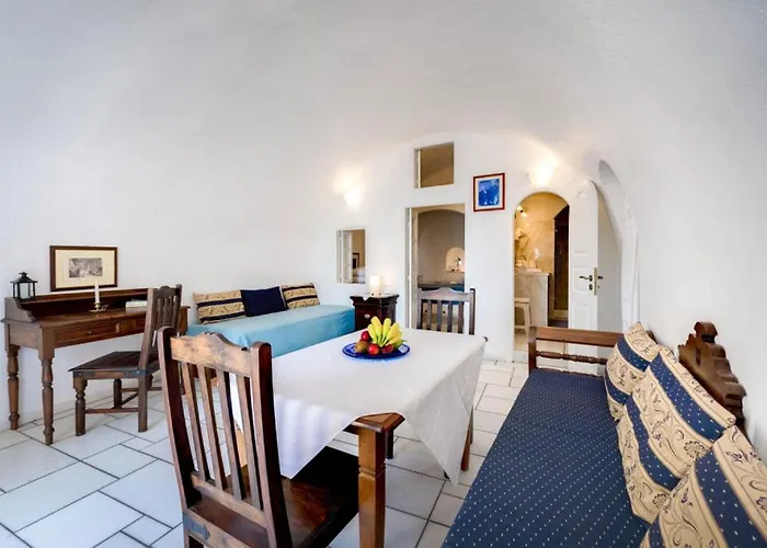 Chelidonia Traditional Villas Oia