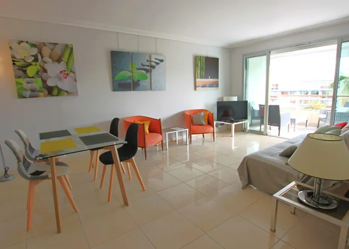 Fully Equipped Apartment With Large Terrace Lounge Area Cannes
