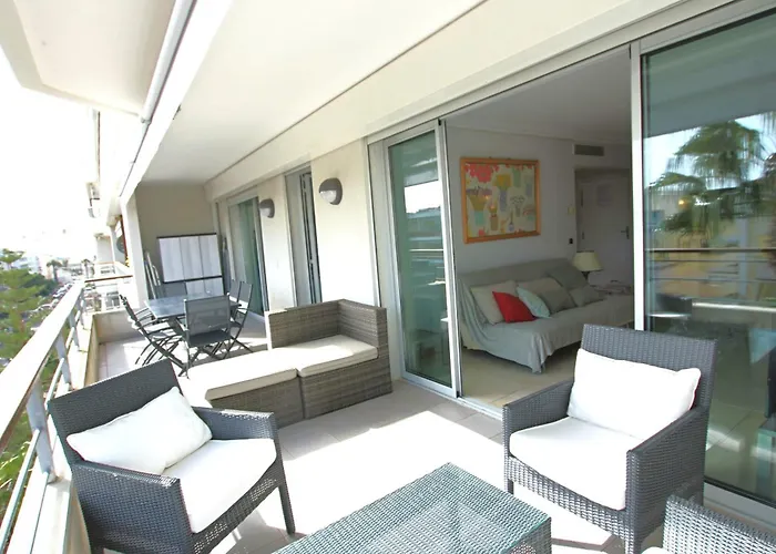 Fully Equipped Apartment With Large Terrace Lounge Area Cannes