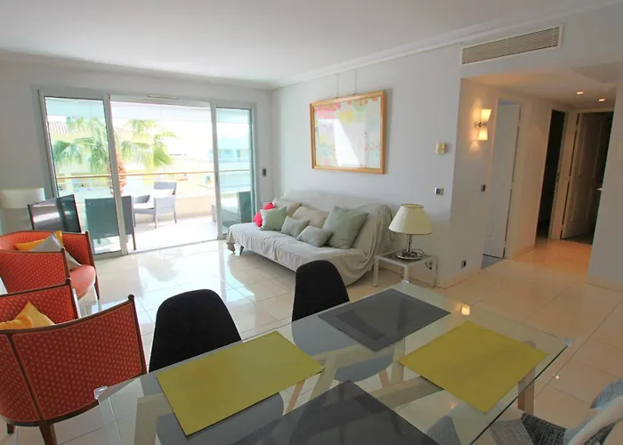 Fully Equipped Apartment With Large Terrace Lounge Area Cannes