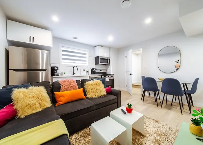 ~Sweettropicalbsmtsuite~Kingbed|Wifi•Parking Edmonton