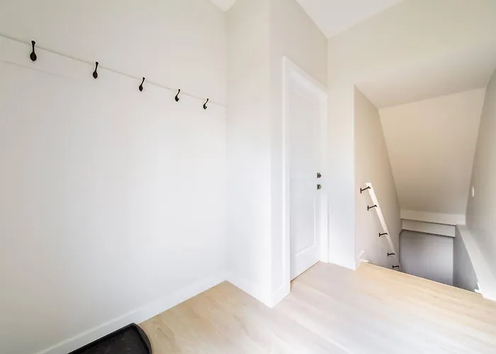 ~Sweettropicalbsmtsuite~Kingbed|Wifi•Parking Edmonton