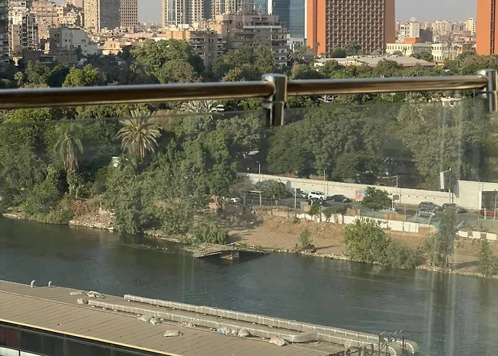 سويت فندقى باطلالة على نيل عجوزة Cairo