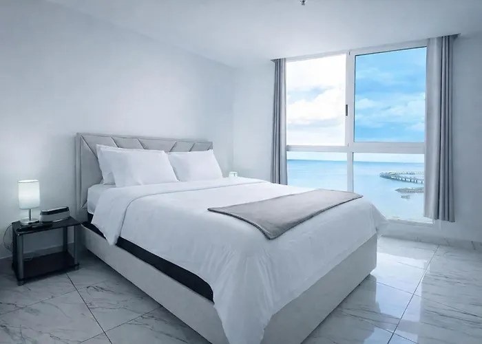 40M Luxury Oceanview Room Hilton Area Rooftop Pool Panama City