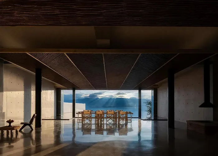 Dali Fanchen Half-Mountain Seaview Resort Hotel