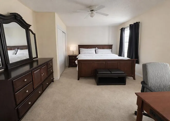 Private King Bedroom With Workspace, Dresser & Mini Fridge In Brampton Shared Home - 3 Baths, Full Kitchen, Wifi, Laundry & Deck - Near Go Station, Ideal For Work & Couples!