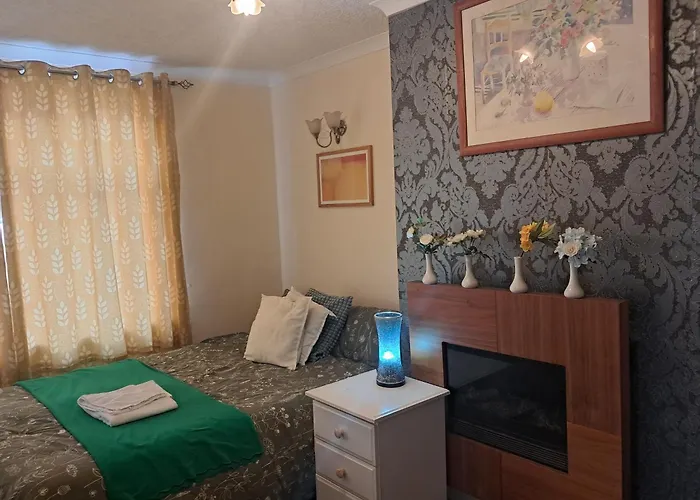 Luxury Birmingham House - Free Wifi & Parking Hotel