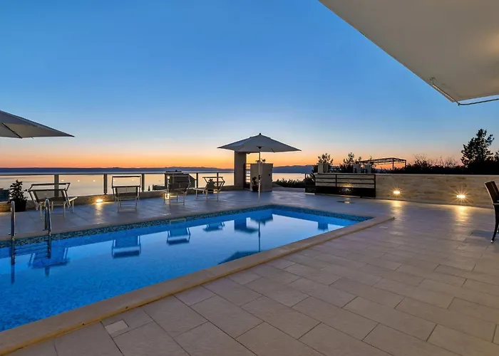 Holiday Home Villa Infinite Mit Schwimmbad Und Meerblick By Interhome Makarska