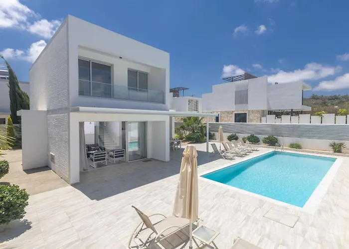 Holiday Home Greco Villa Ccv4- 5-Schlafzimmer-Villa Mit Privatem Pool In Protaras Zentrum By Interhome