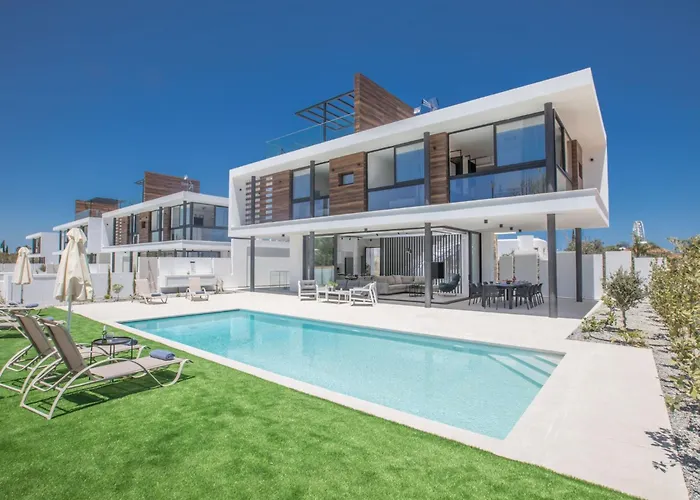 Holiday Home Geraeumige Villa Mit Grossem Garten Und Pool By Interhome Protaras