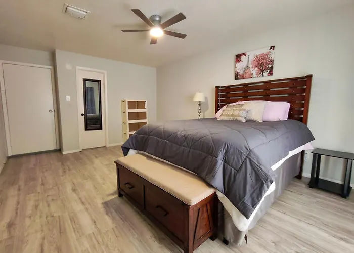 2 Bedroom Townhome Near Iah Houston