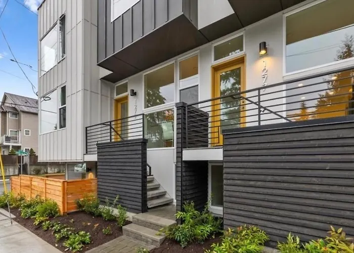 Modern Townhome Rooftop Deck 15 Mins Downtown Seattle