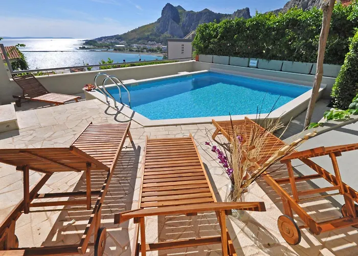 Holiday Home Geraeumiges Ferienhaus In Omis Mit Privatem Pool By Interhome