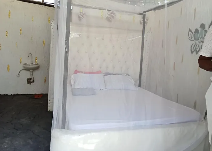 Babalao Beach Resort, Backpackers & Tent Malindi