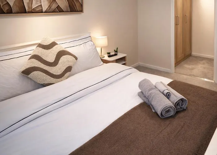 Spacious 3-Bed House With Private Yard Manchester