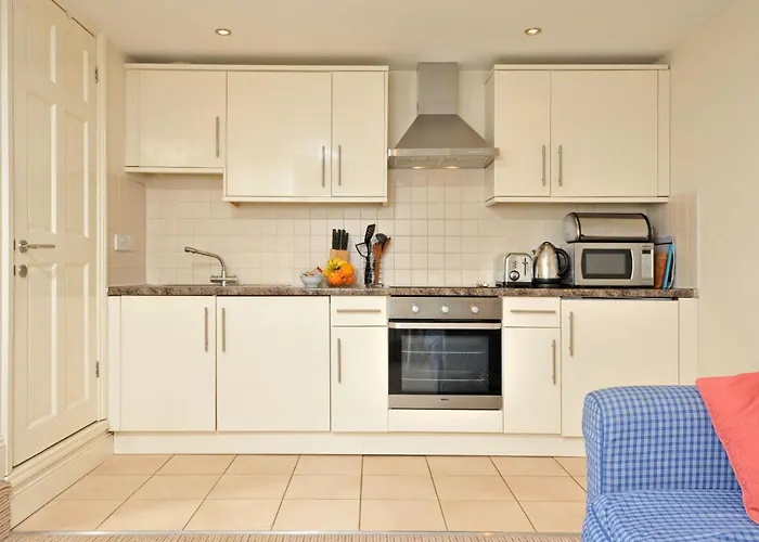 Holiday Home Wunderschoenes Ferienhaus In Torquay By Interhome