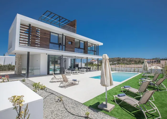Holiday Home Geraeumige Villa Mit Grossem Garten Und Pool By Interhome Protaras