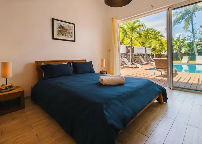 Luxurious 5 Bedroom Villa - Private Beach Access Grand-Baie