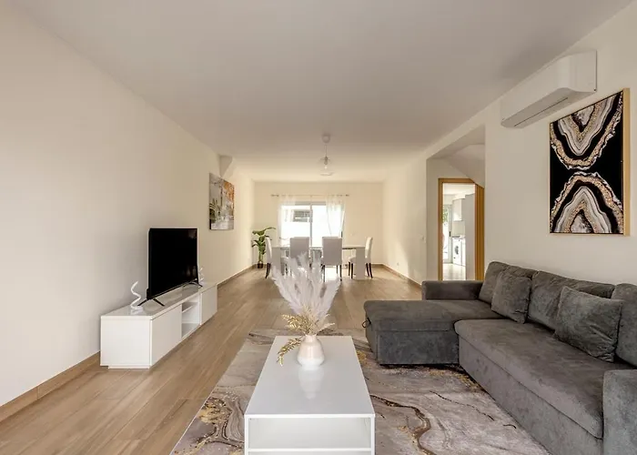 Bright & Airy 3Br Spacious Villa Sesimbra