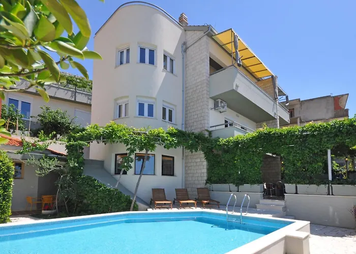 Holiday Home Geraeumiges Ferienhaus In Omis Mit Privatem Pool By Interhome