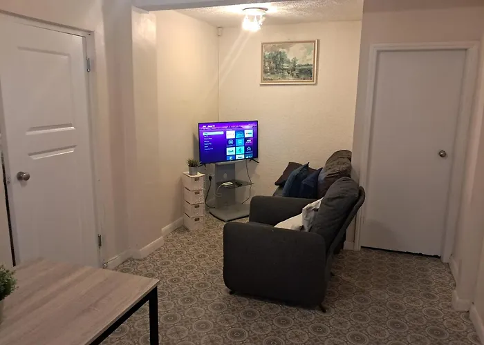 Luxury Birmingham House - Free Wifi & Parking Hotel