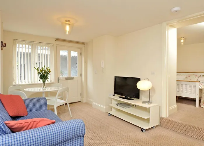 Holiday Home Wunderschoenes Ferienhaus In Torquay By Interhome