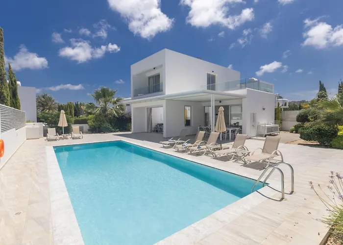 Holiday Home Greco Villa Ccv4- 5-Schlafzimmer-Villa Mit Privatem Pool In Protaras Zentrum By Interhome