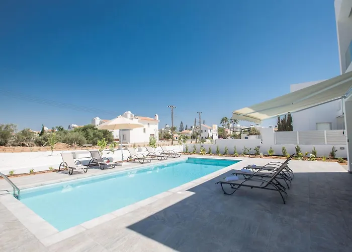 Holiday Home Wunderschoene- Geraeumige Ferienvilla Mit Bbq By Interhome Protaras