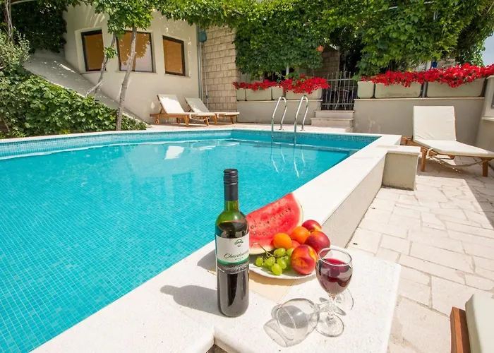 Holiday Home Geraeumiges Ferienhaus In Omis Mit Privatem Pool By Interhome