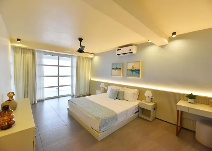 Breeze And Tide Villa Hikkaduwa