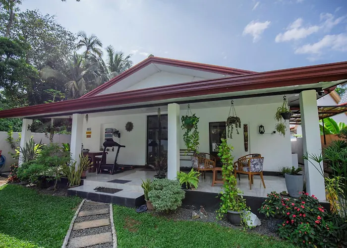 Gone4Coastal - Shared Home Ac And Non Ac Rooms Hikkaduwa