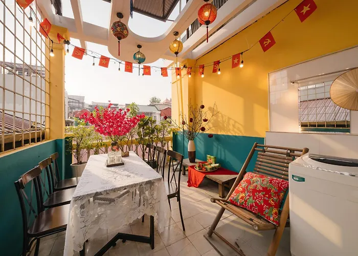Tonkin Old Quarter With Rooftop - Big Group - Train Street Hanoi