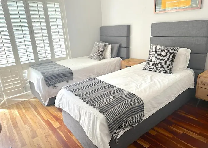 Elite Retreat - Fulham Blue In Camps Bay Villa Cape Town