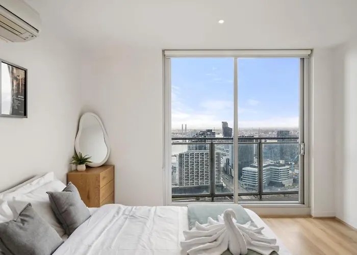 Luxury Sky At Cbd Stunning Views With Pool, Gym And Parking Apartment Melbourne