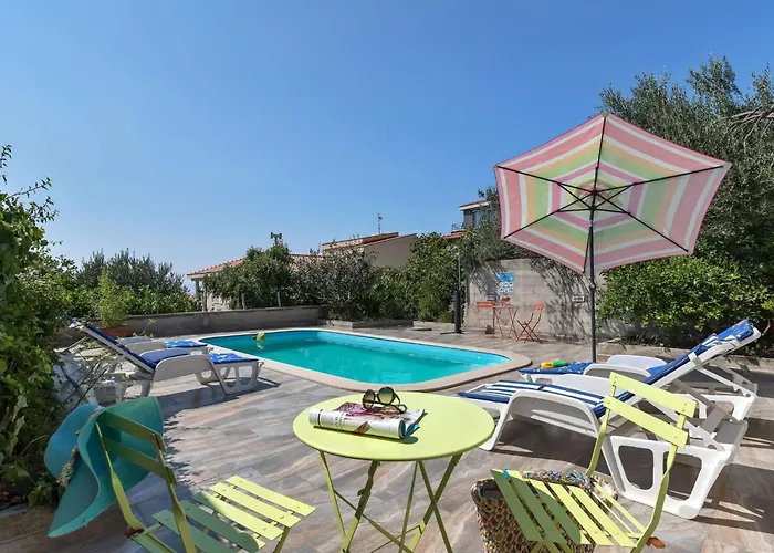 Apartment Vele Duplex-Wohnung Mit Terrassen Und Meerblick By Interhome Makarska