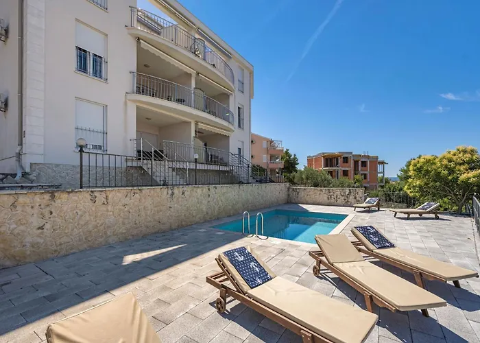 Apartment Meerblick-Apartment Mit Pool Ciovo Breeze By Interhome Trogir