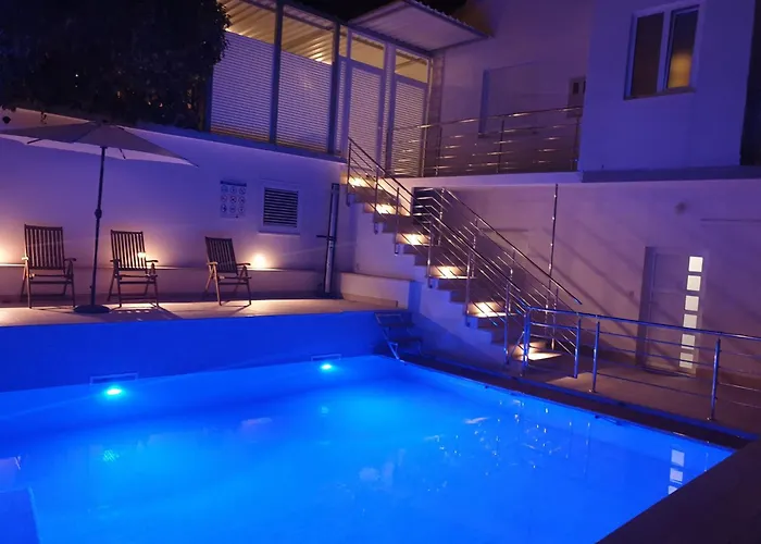 Apartment Fuer Sechs Personen- Mit Einem Balkon By Interhome Trogir