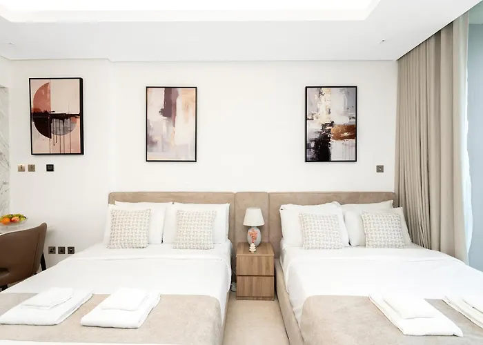 Large Modern Studio In Sterling Downtown I Dubai Mall I Sleeps 4 I Amazing Balcony