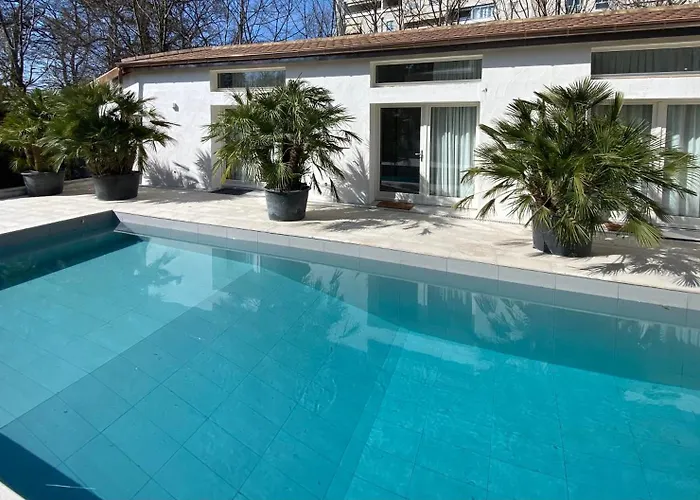Residence Mont-Blanc Poolhouse Geneva