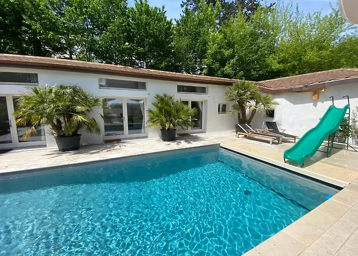 Residence Mont-Blanc Poolhouse Geneva