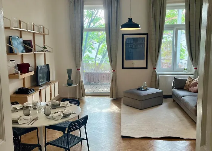 Quiet Courtyard Apartment With Balcony Vienna