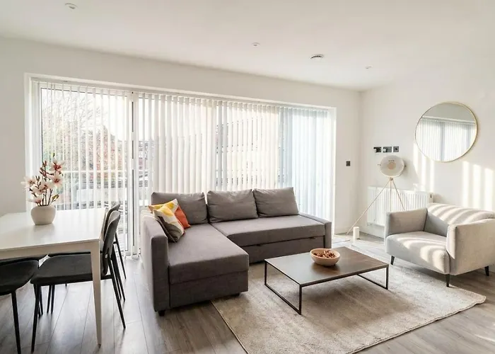 Modern 2Br Fast Wifi Free Parking Apartment London